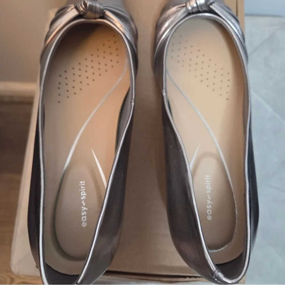Easy Spirit Christen Metallic Silver Flats, Sz‎  9.5 W New in Box